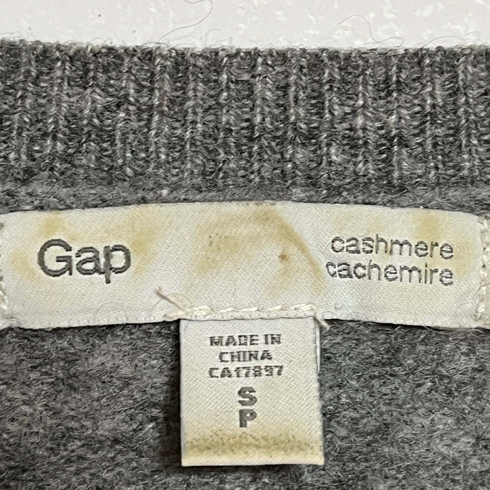 Gap 100% Cashmere Grey Sweater - Size Small - Picture 5 of 9